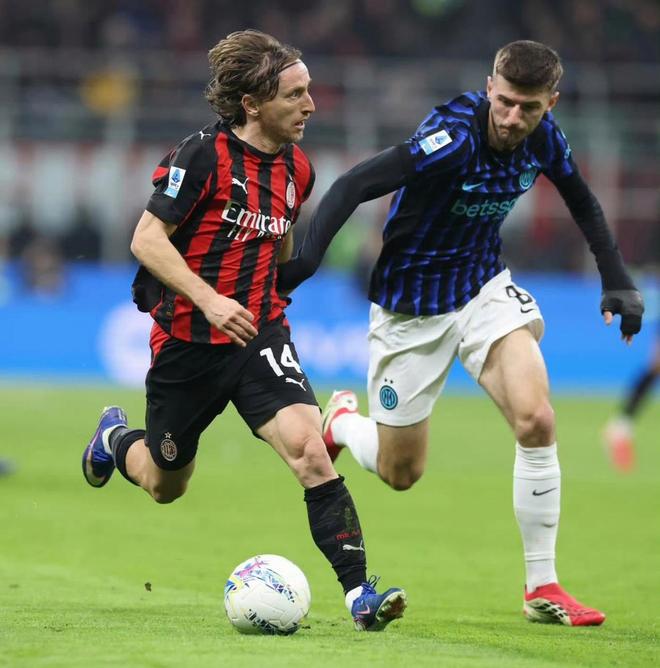 意甲足球直播赛后战报：米兰联赛遇挫计划变阵 433阵型激活进攻端